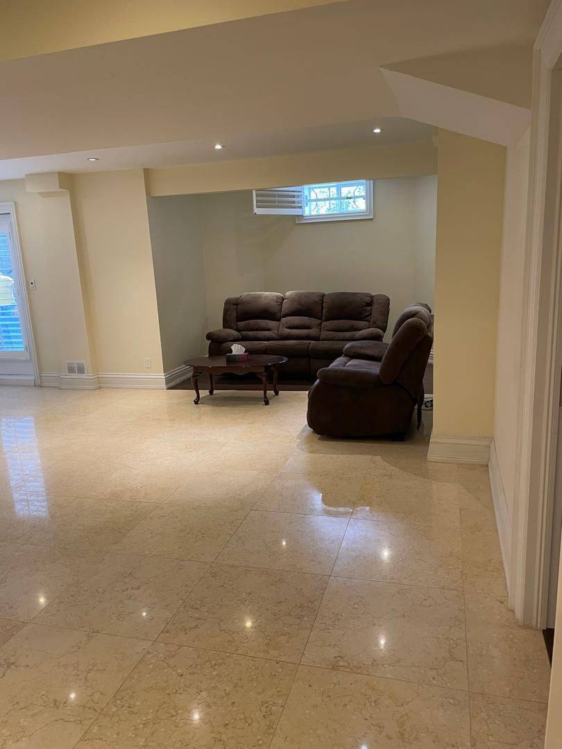 Toronto C07, ON M2R 2M7,354 Patricia AVE