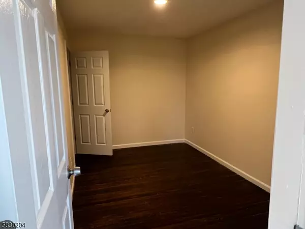 Rahway City, NJ 07065,69 W Main St