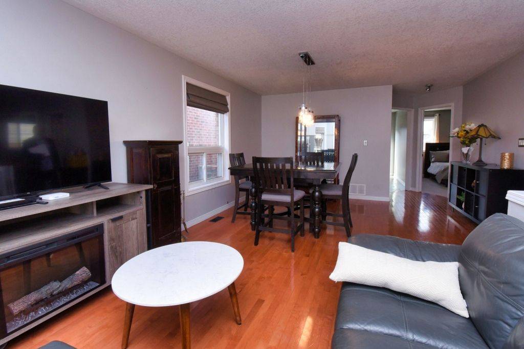 Hamilton, ON L8J 3Y4,47 Eringate DR