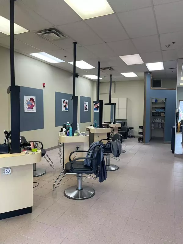Aurora, ON L4G 1H5,14 Wellington St ST #5