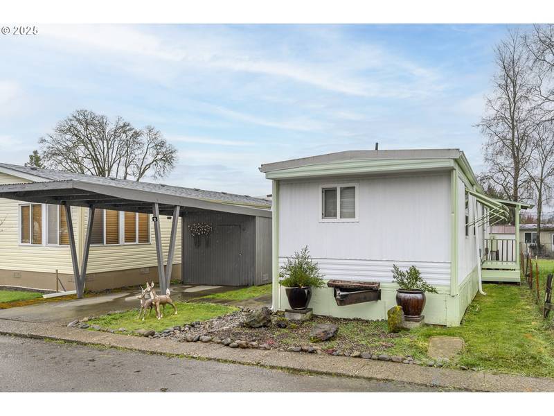 500 N Gilwood ST #10, Carlton, OR 97111