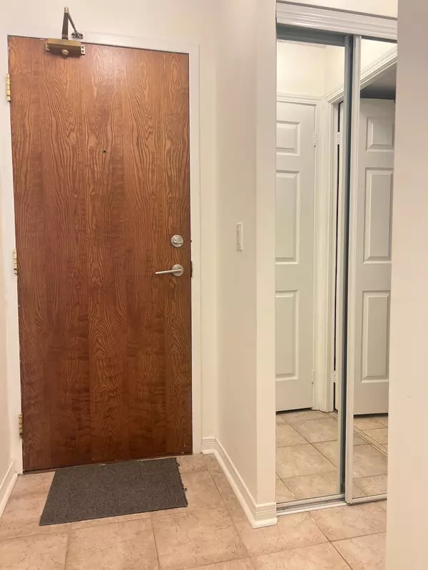 Richmond Hill, ON L4B 0A1,11 Oneida CRES #208