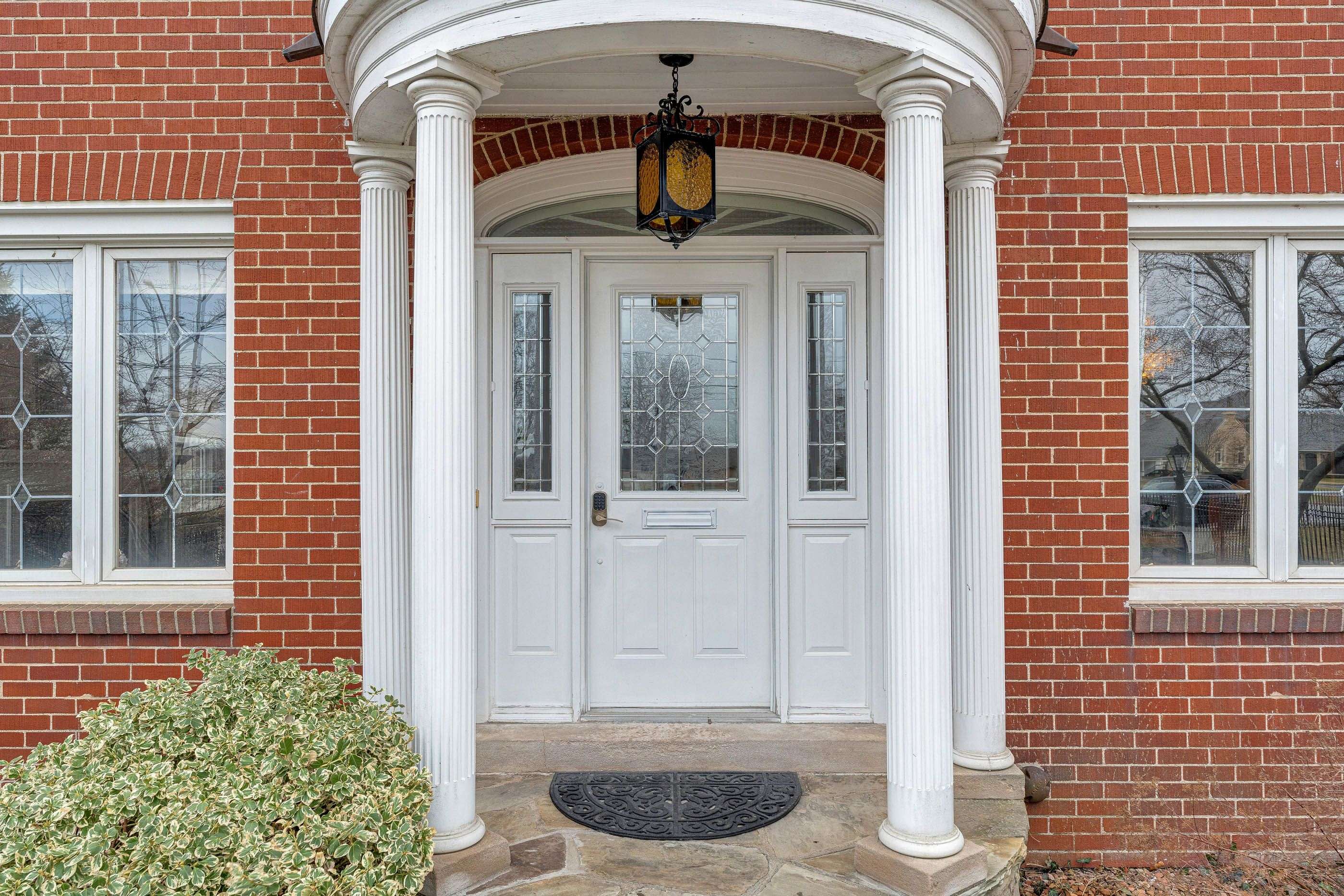 Windsor, ON N8S 1B2,5765 Riverside DR E