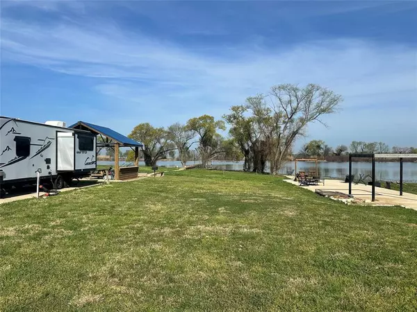 Kerens, TX 75144,5096 Waterfront Road