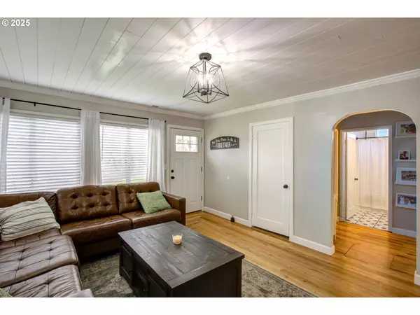 Roseburg, OR 97470,727 NE JACKSON ST