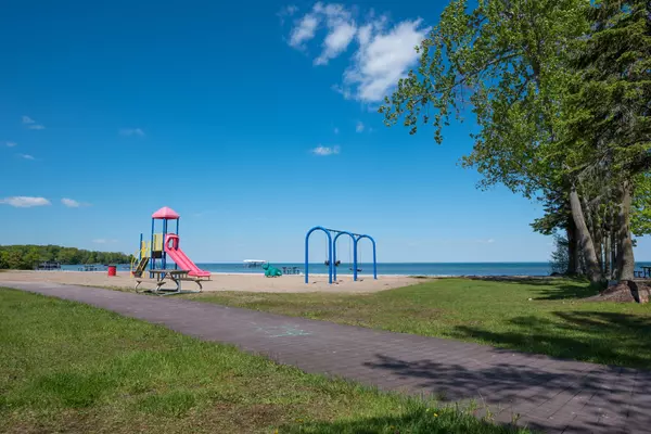 Innisfil, ON L9S 2J2,2766 Ireton ST