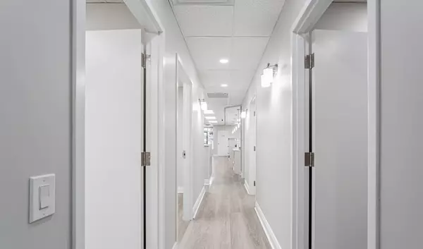 Newmarket, ON L3Y 8J4,16775 Yonge ST #11