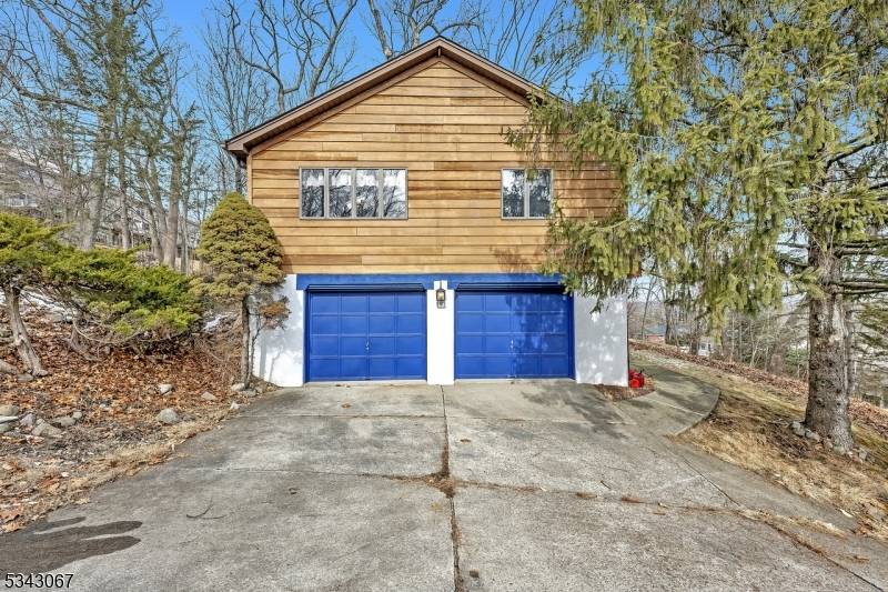 Pompton Lakes Boro, NJ 07442,121 Hemlock Rd