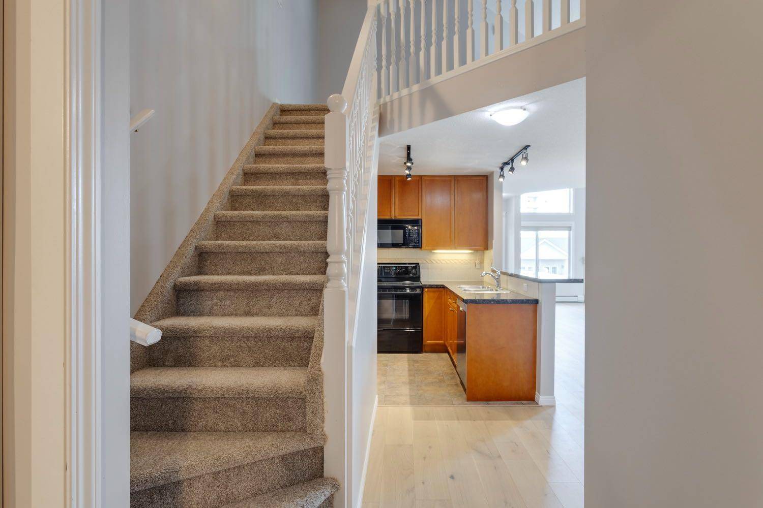Calgary, AB T2R 1R8,881 15 AVE SW #504