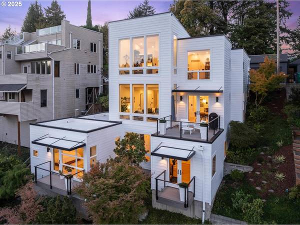 2916 SW CANTERBURY LN, Portland, OR 97205
