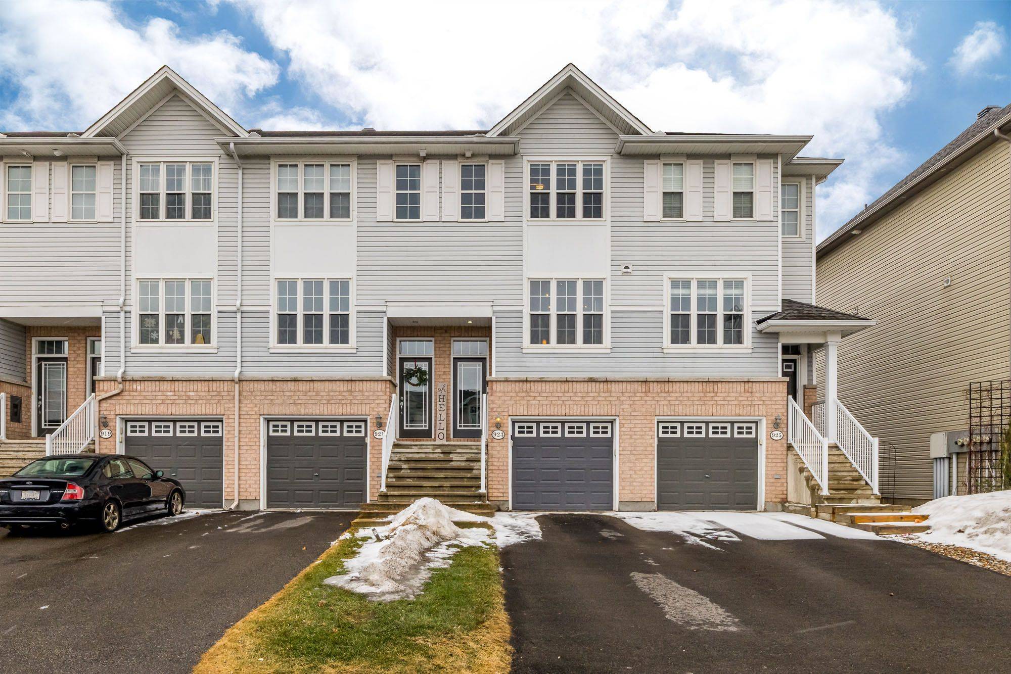 Orleans - Convent Glen And Area, ON K1W 0G4,923 Eastboro AVE
