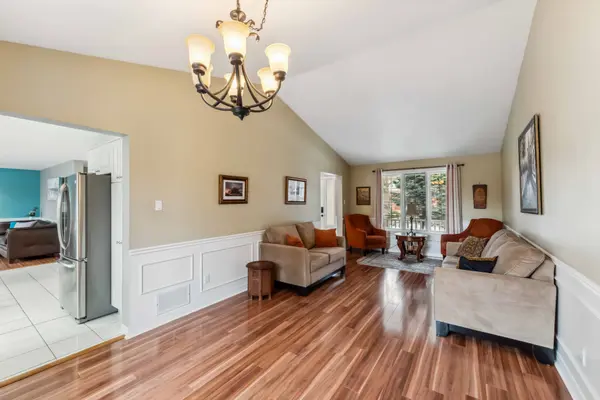 Stittsville - Munster - Richmond, ON K2S 1E1,15 Lone Meadow TRL