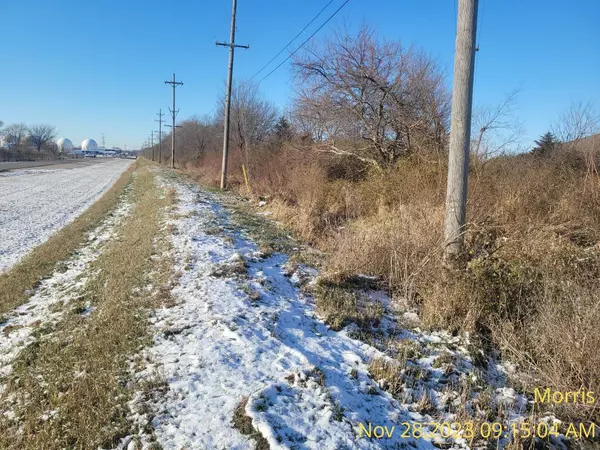Morris, IL 60450,1 by railroad tracks