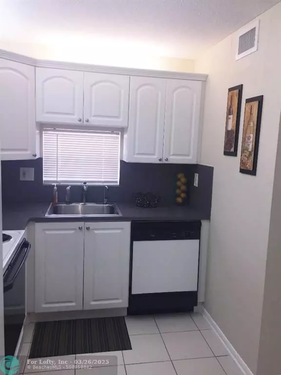 Pembroke Pines, FL 33025,9420 S Hollybrook Lake Dr #305