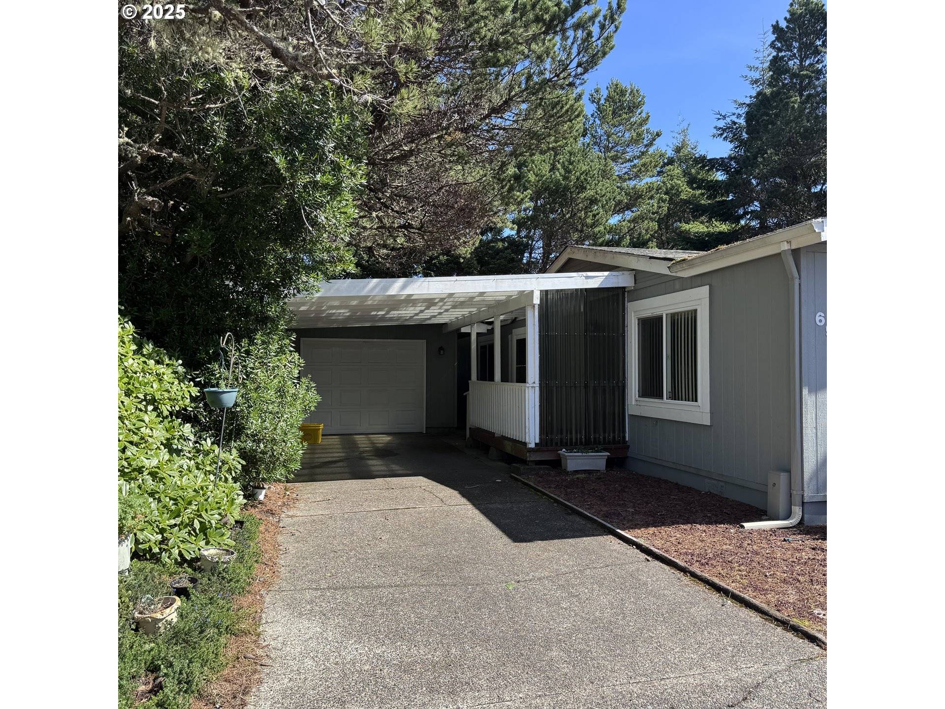 Florence, OR 97439,1601 RHODODENDRON DR #695