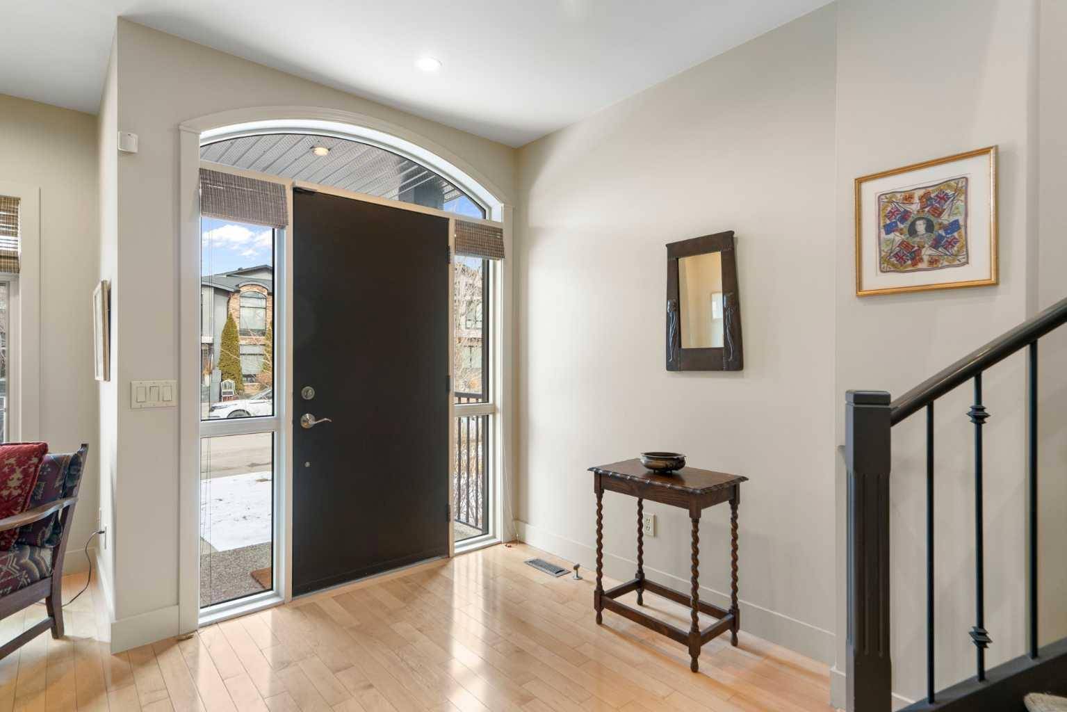Calgary, AB T2T2V5,2043 49 AVE SW