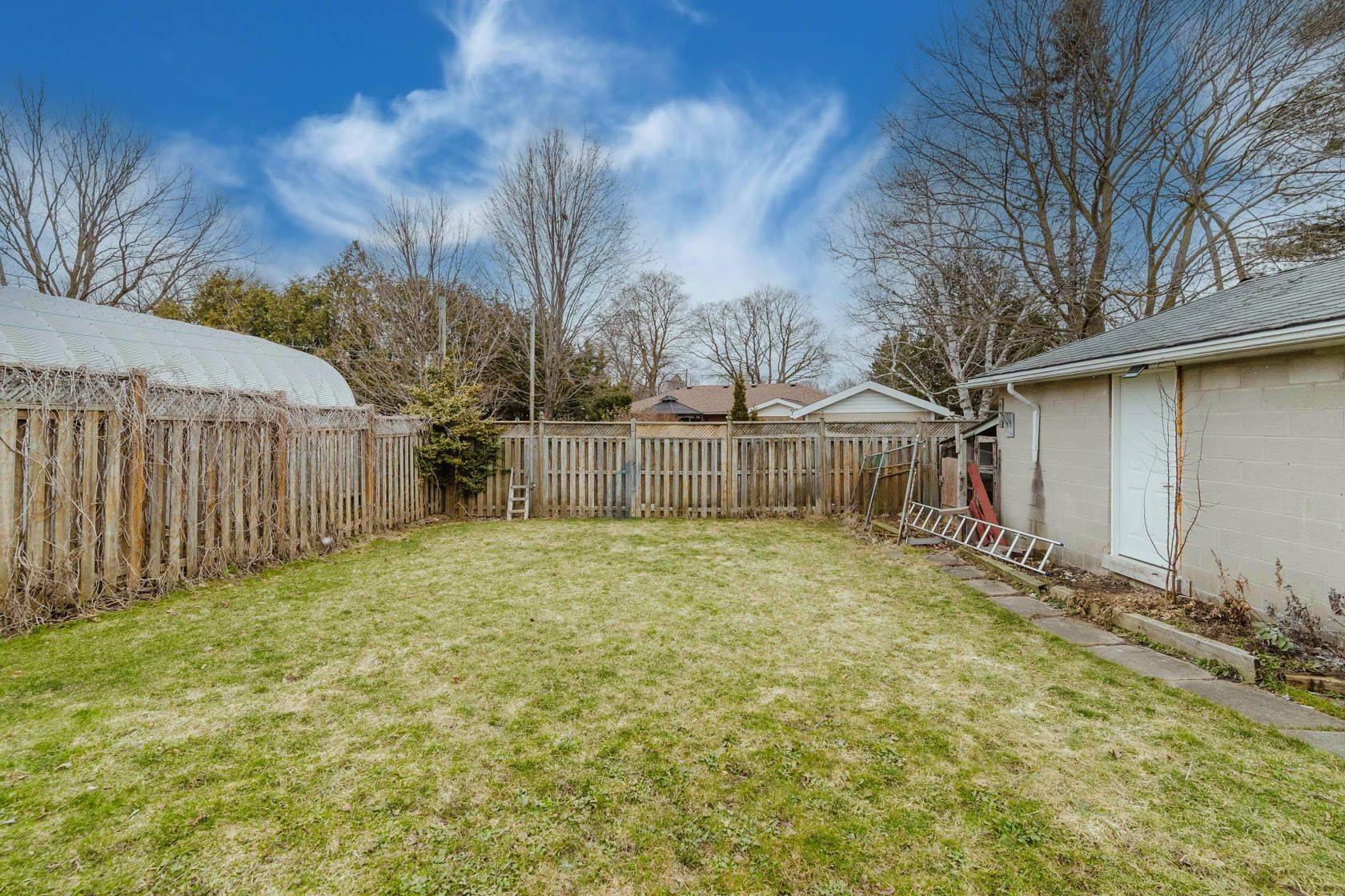 Guelph, ON N1E 4M1,9 Calgary AVE