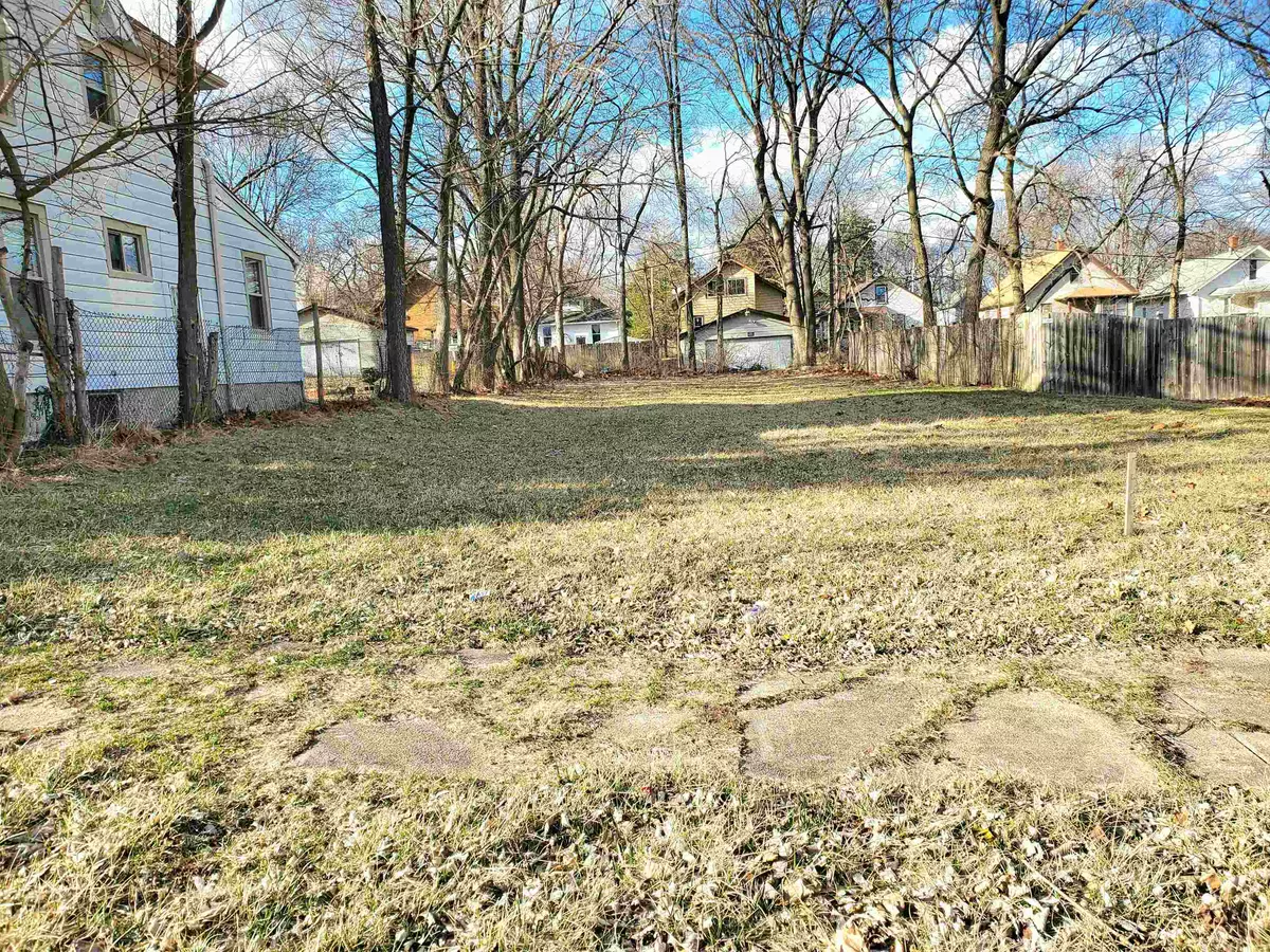 Rockford, IL 61102,821 Island Avenue