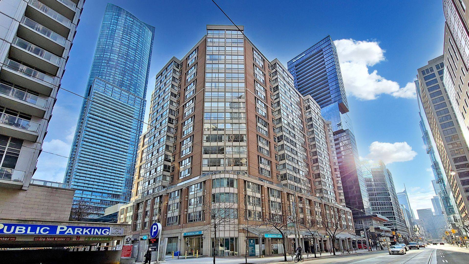 Toronto C01, ON M5G 2J8,711 Bay ST #912