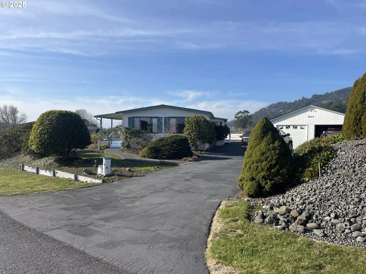 Brookings, OR 97415,98611 CAMELLIA DR