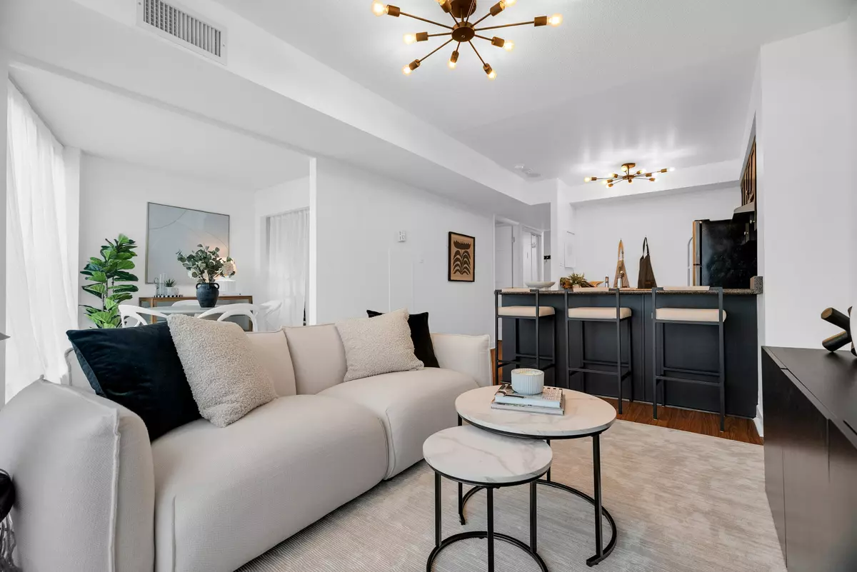 Toronto C01, ON M5V 3N2,650 Queens Quay W #918