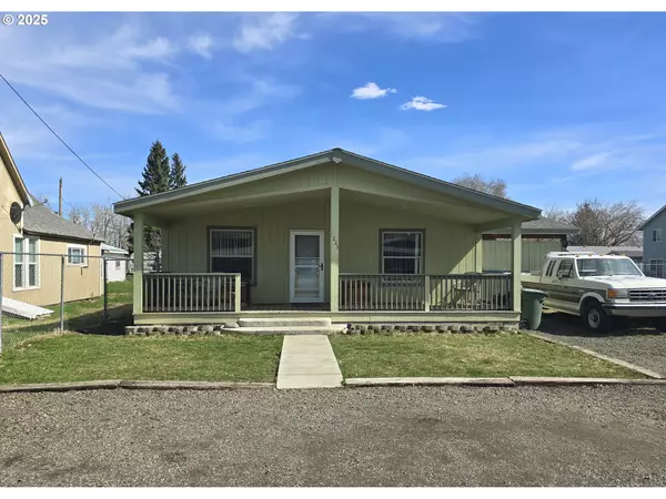 3211 N ALDER ST, La Grande, OR 97850