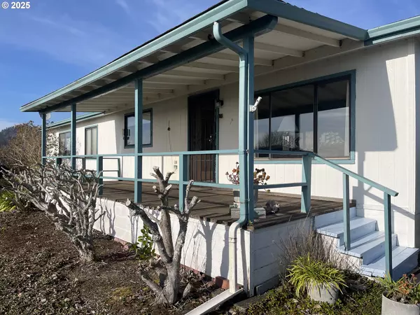 Brookings, OR 97415,98611 CAMELLIA DR