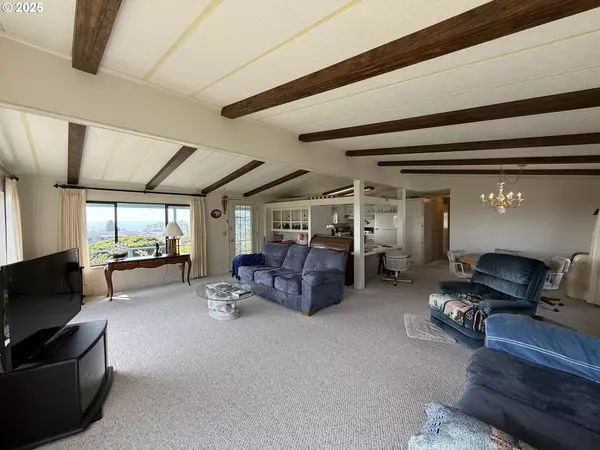 Brookings, OR 97415,98611 CAMELLIA DR