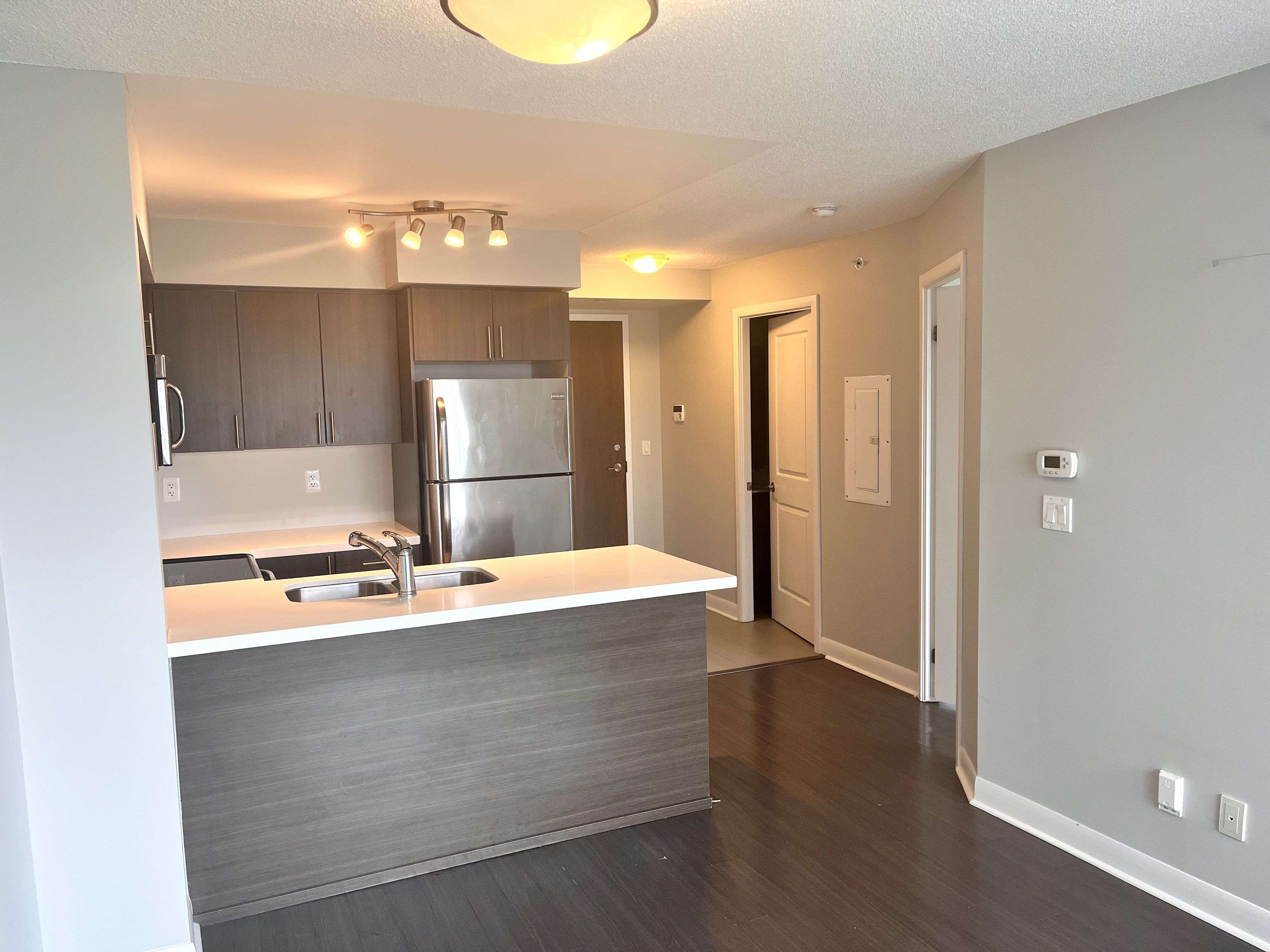Richmond Hill, ON L4B 0B6,75 Norman Bethune AVE #607