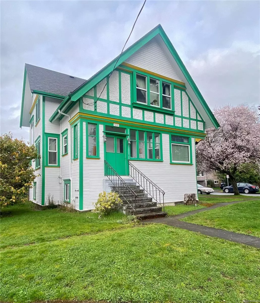 Victoria, BC V8V 3B5,1250 Fairfield Rd W
