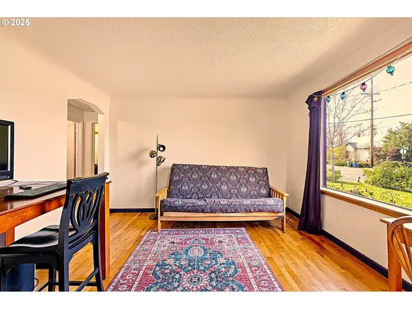 Eugene, OR 97402,1890 W 18TH AVE