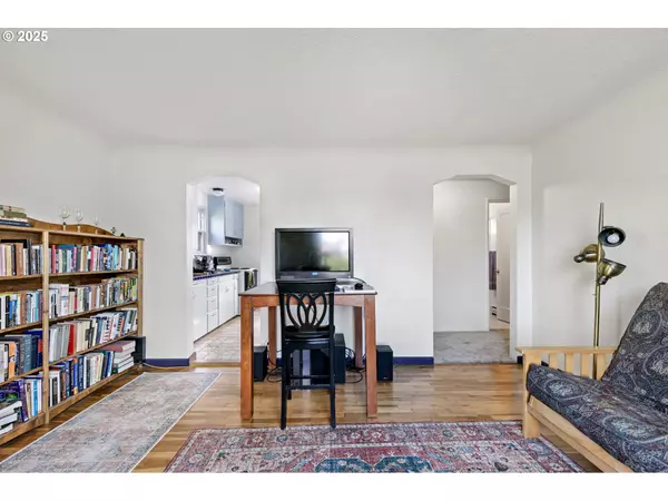 Eugene, OR 97402,1890 W 18TH AVE