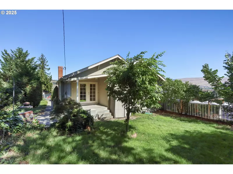 1214 GARRISON ST, The Dalles, OR 97058