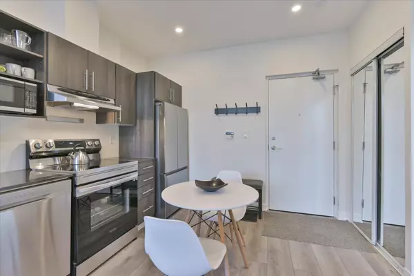 Toronto C13, ON M3C 4J1,120 Dallimore CIR #124