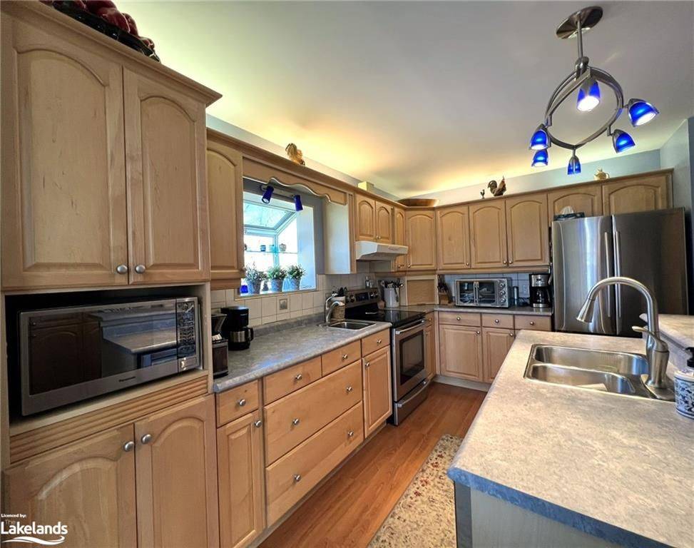 Clearview, ON L0M 1G0,42 FRANCIS ST W