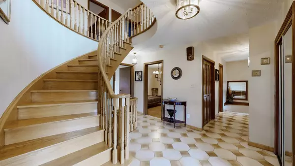 Mississauga, ON L5B 1K7,71 Fairview RD W