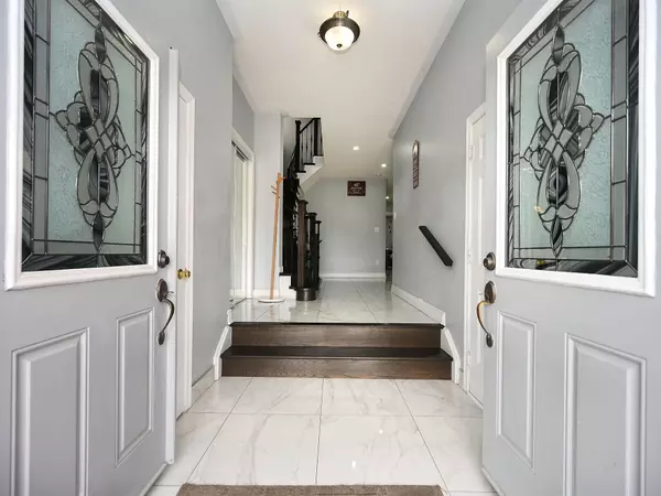 Brampton, ON L6X 0R7,33 Alice Spring CRES