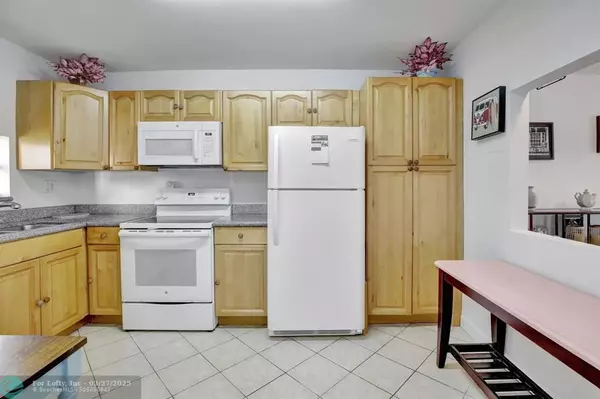 Pembroke Pines, FL 33025,9400 N Hollybrook Lake Dr #301