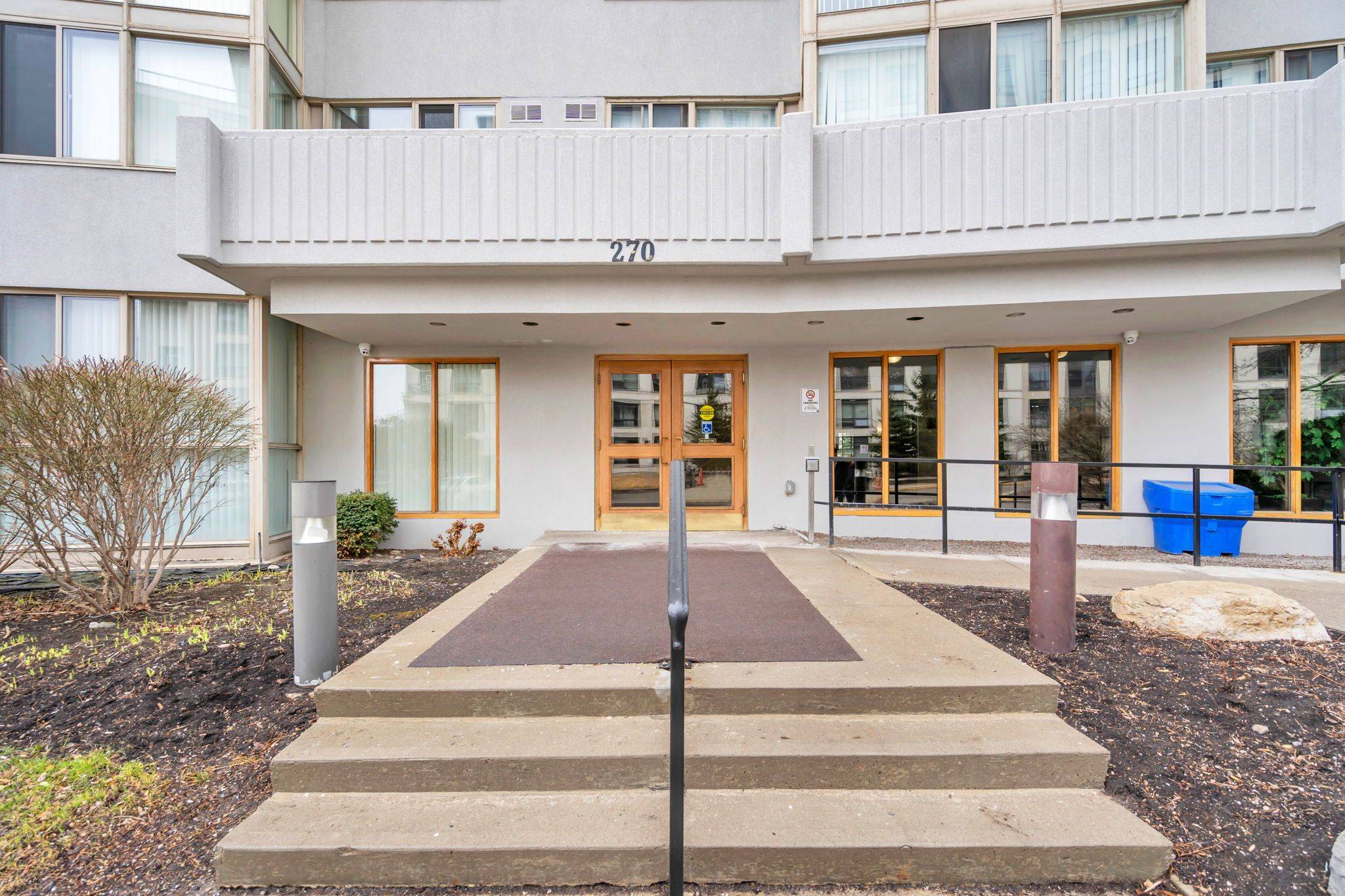 Newmarket, ON L3Y 8K2,270 Davis DR #902