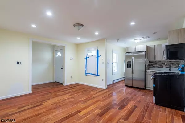 863 Lafayette St, Elizabeth City, NJ 07201