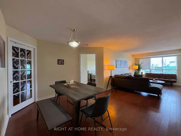 Mississauga, ON L5R 3Z5,25 Kingsbridge Garden CIR #1526