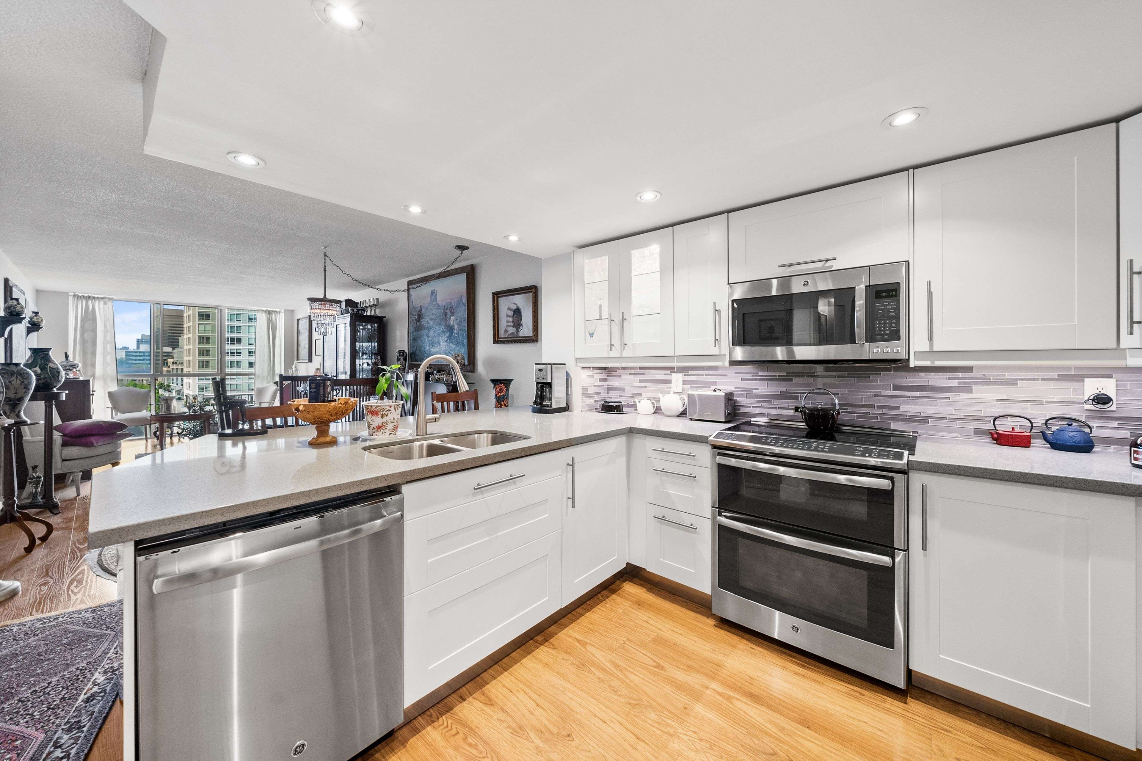 Toronto C08, ON M4Y 2X3,15 Maitland PL #906