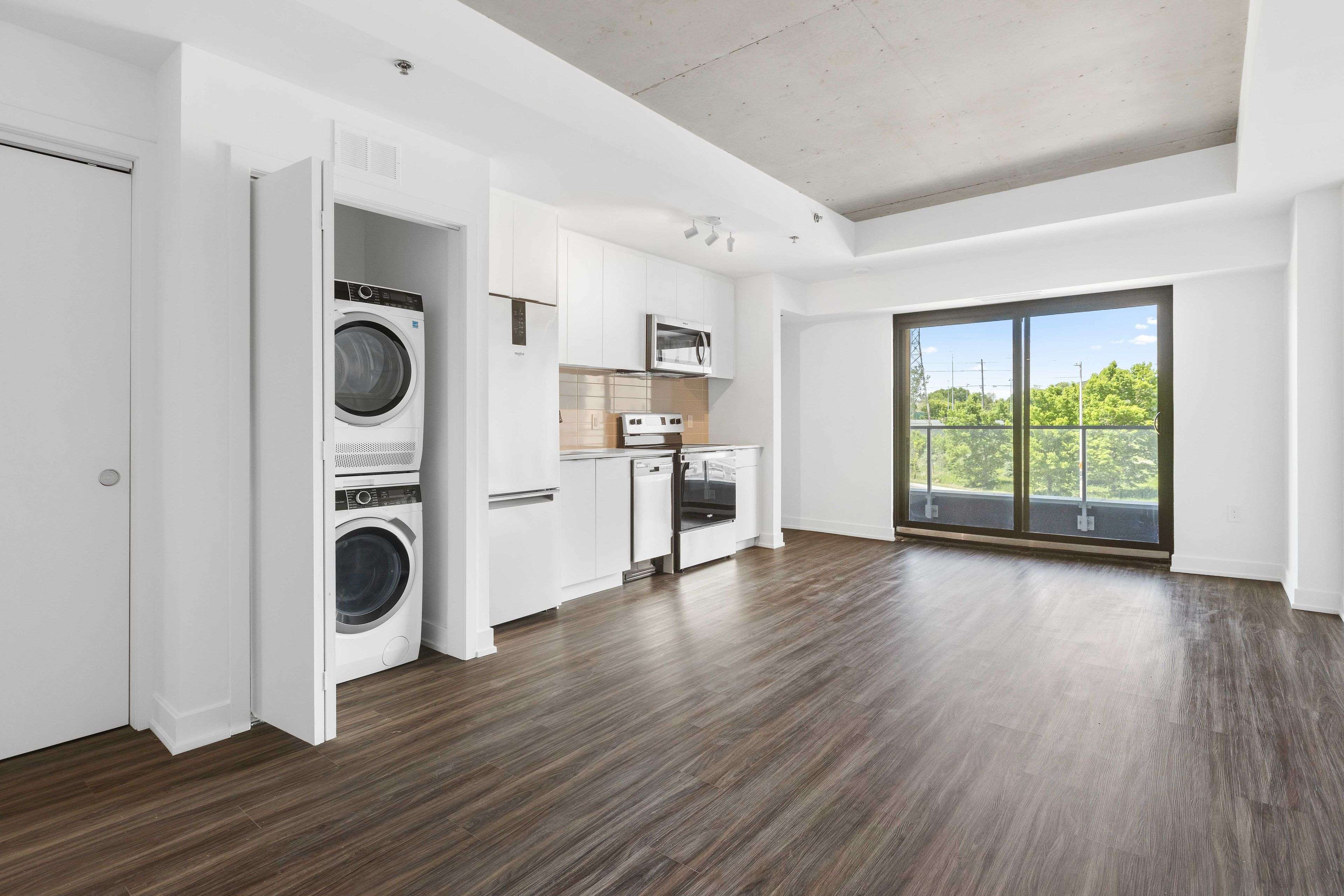 Carlington - Central Park, ON K1Z 7L5,1366 Carling AVE #320