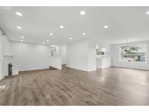 Newberg, OR 97132,701 E ALDERCREST DR