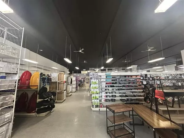 Hamilton, ON L8H 4S9,276 Kenilworth AVE N