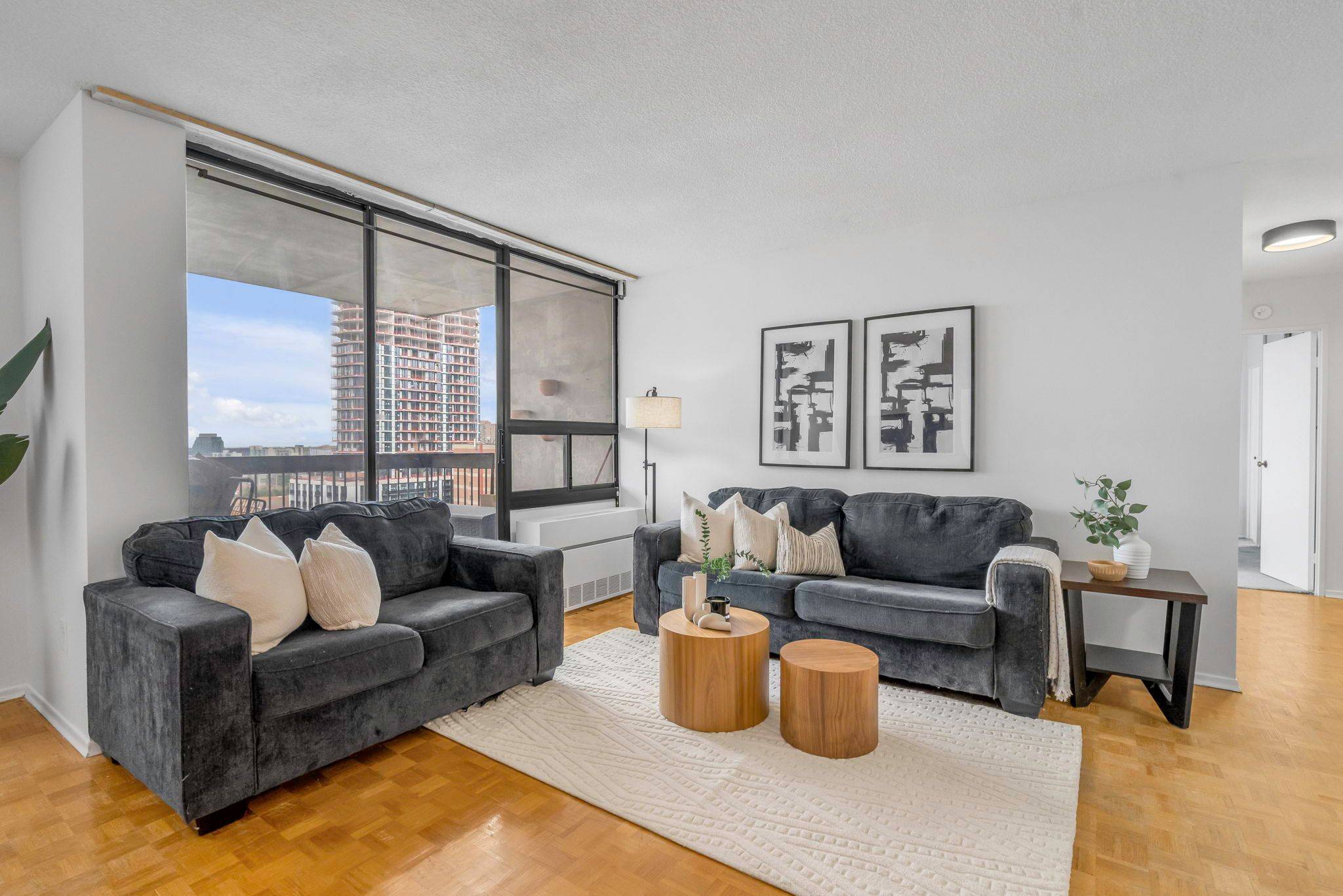 20 Mississauga Valley BLVD #1401, Mississauga, ON L5A 3S1