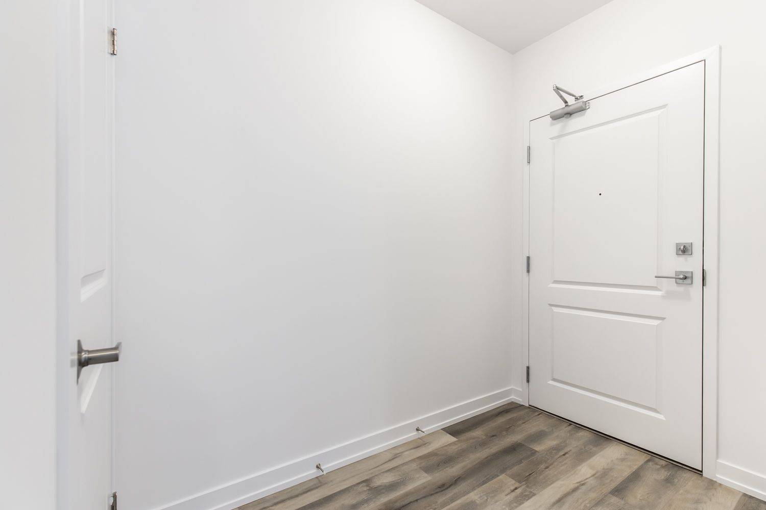 Hamilton, ON L8B 2A6,470 Dundas ST E #502