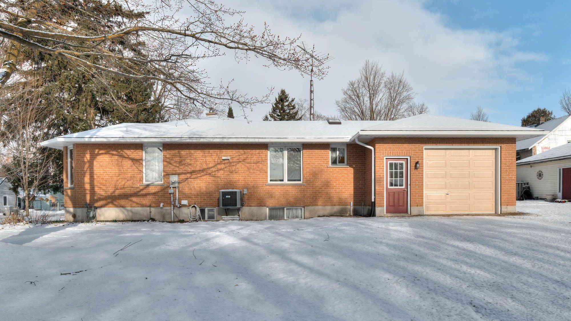 Huron East, ON N0G 1H0,95 Dunedin DR
