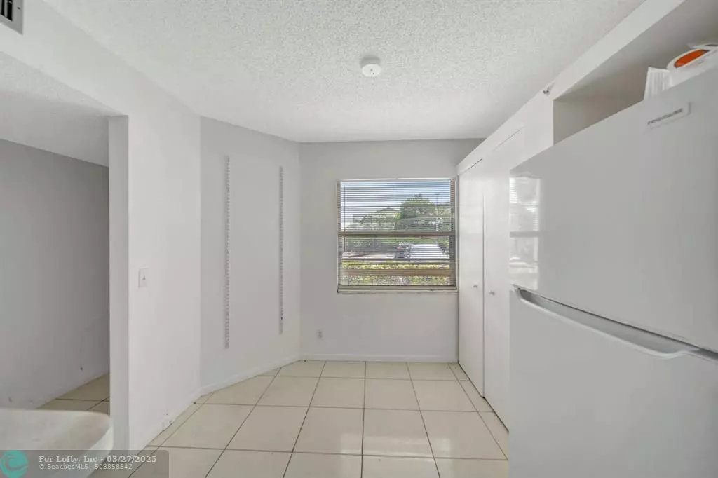 Pembroke Pines, FL 33027,12701 SW 14th St #112 J