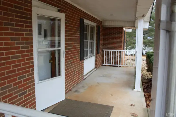 Vinton, VA 24179,11190 Stewartsville RD